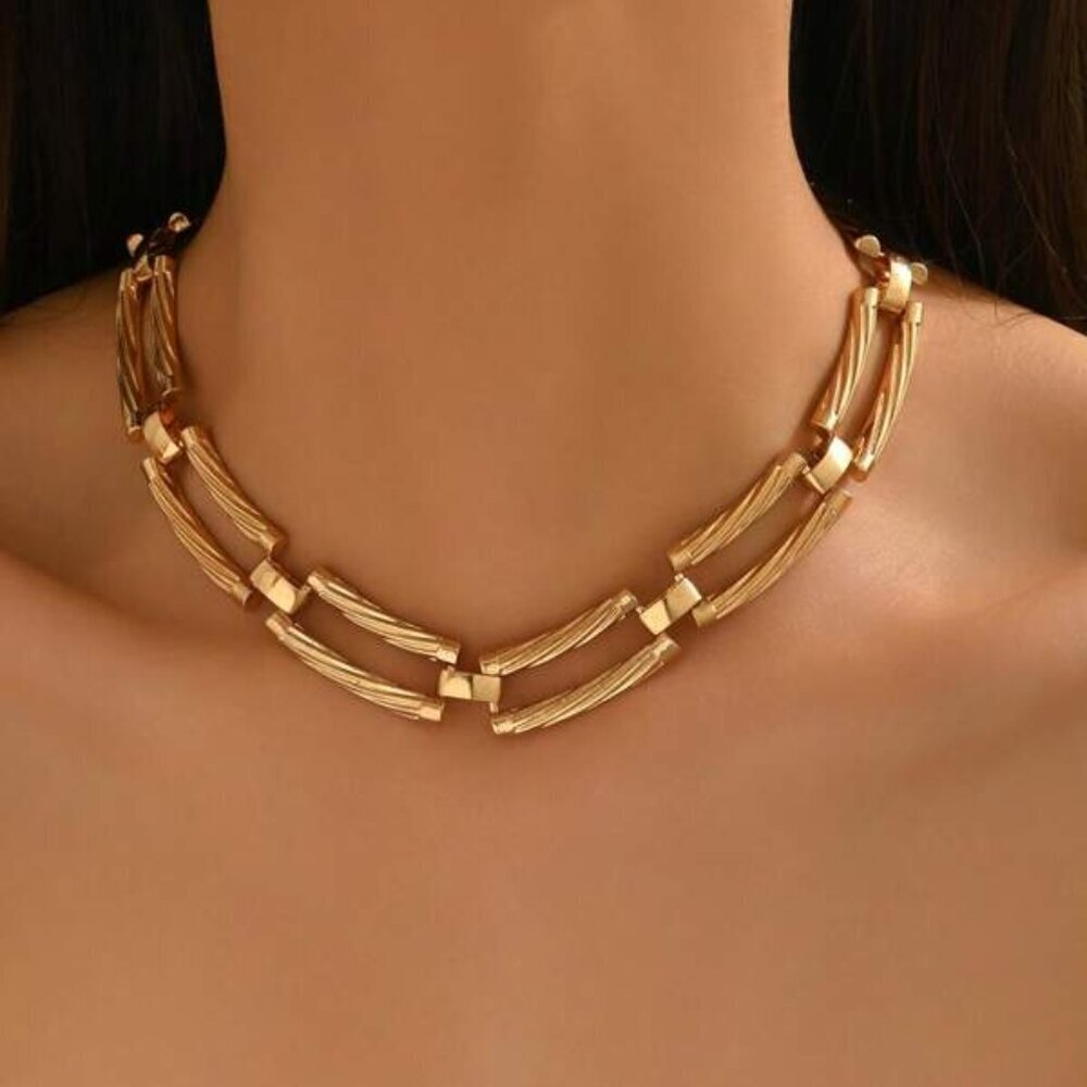 Bold Gold Link Collar Necklace